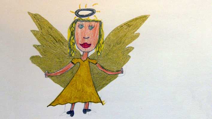 Bunte Kinderzeichnung: ein Engel in gelb-grün, ein Heiligenschein über den blonden Haaren (Quelle: rbb/OHRENBÄR/Angelika)