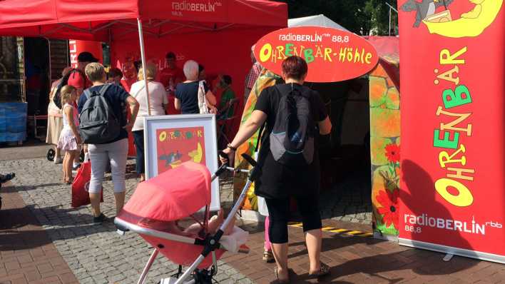 Die OHRENBÄR-Höhle auf dem Tegeler Hafenfest (Quelle: rbb/OHRENBÄR/Birgit Patzelt)