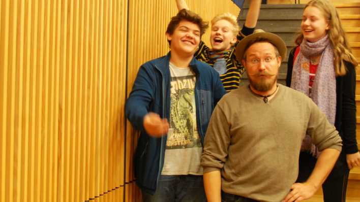 Im rbb-Hörspielstudio von links nach rechts: Tim Daxelhofer, Arthur Wolfgang Mai, Uve Teschner und Lucia Sophie Frank (Quelle: rbb/OHRENBÄR/Birgit Patzelt)