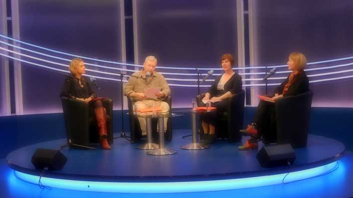 Katja Hensel, Herbert Beckmann, Susanne Friedmann und Susanne Korblum auf der "Erzählinsel" (Quelle: rbb/OHRENBÄR/Sonja Kessen)