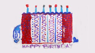 Bunte Kinderzeichnung: eine große Torte, darauf Kerzen, darunter steht: HAPPY BIRTHDAY (Quelle: rbb/OHRENBÄR)