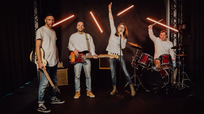 Bandfoto von "KlickKlicks" mit Matti, Martin, Saskia und Ole (Quelle: WDR/Annika Fußwinkel)