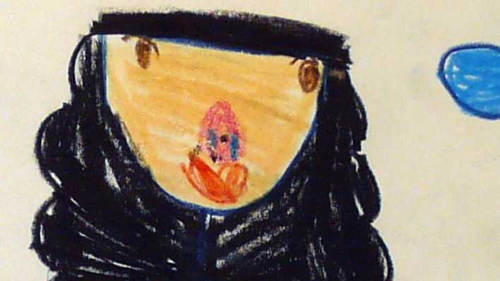 Ausschnitt einer Kinderzeichnung: Kopf einer Frau mit langen schwarzen Haaren (Quelle: rbb/OHRENBÄR/Nadine)