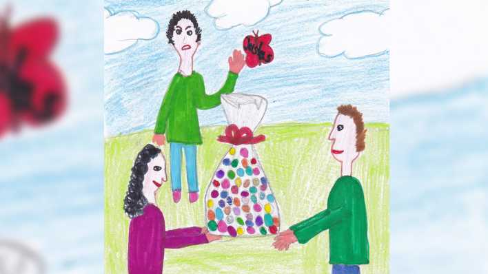 Kinderzeichnung: Ein Mädchen schenkt einem Jungen eine große Tüte mit bunten Bonbons, im Hintergrund ein Erwachsener (Quelle: Andreas Kaufmann)
