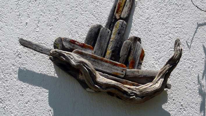 Ein aus Strandholz gebasteltes Boot, Modell (Quelle: rbb/OHRENBÄR/Sonja Kessen)