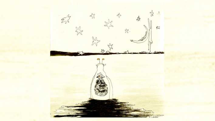 Zeichnung in schwarz-gelb: ein Wesen mit Antennen sitzt und blickt auf den Horizont mit Sternen (Quelle: Andrea Gogl)