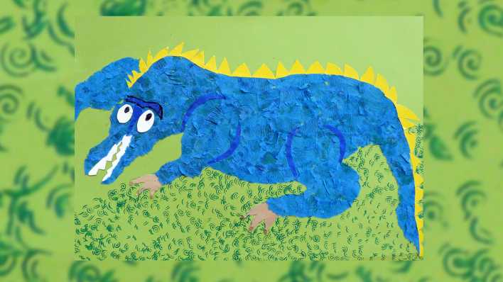 Collage: Ein blauer Drache auf einer grünen Wiese; mit weißen Zähnen, aber ohne Feuer im Maul (Quelle: Karin Gähler)