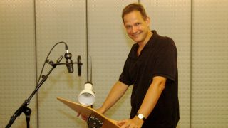 Schauspieler Klaus-Peter Grap beim Einsprechen der Ohrenbär-Texte im rbb-Studio (Quelle: rbb/OHRENBÄR/Birgit Patzelt)