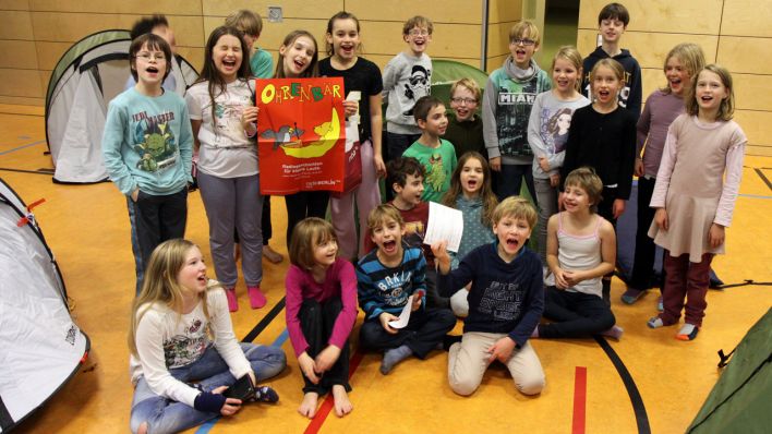 Grundschüler der Elisabethstift-Schule bei der Kinderradionacht 2017 in der Sporthalle (Quelle: radioBERLIN)