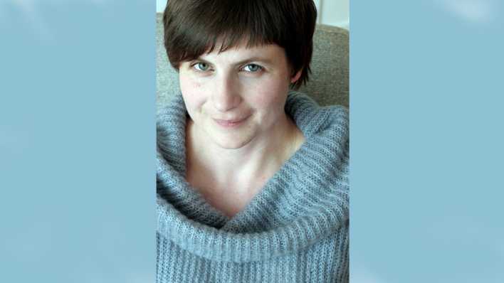 Porträt der Autorin Susan Kreller mit blauem Wollpullover (Quelle: privat)