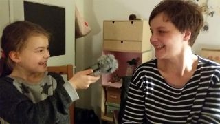 Kinder-Reporterin Pauline interviewt Illustratorin Geka Pahnke (Quelle: Annette Weiss)