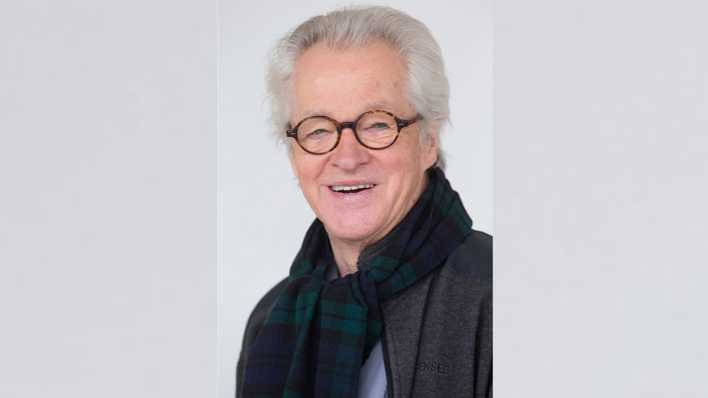 Porträt des Schauspielers Werner Rehm mit Schal (Quelle: privat) Porträt des Schauspielers Werner Rehm mit Schal (Quelle: privat)