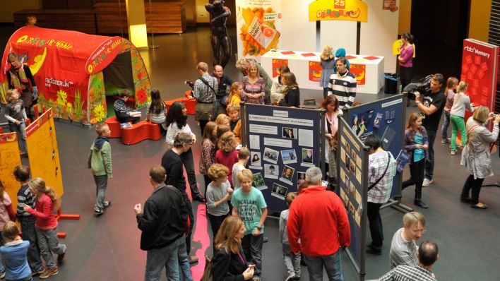 Blick in den Lichthof im Haus des Rundfunks, Trubel beim OHRENBÄRFEST © Thomas Ernst