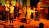 Kinder und Musiker zusammen auf der Bühne. © rbb/OHRENBÄR 2011